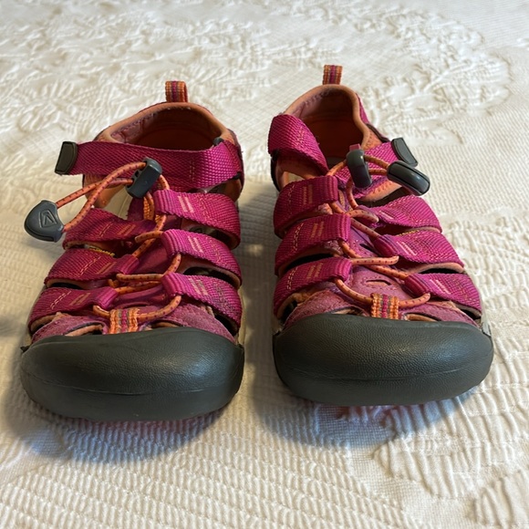 Keen sandal shoes, hiking/camping/outdoors, pink/orange, size 2 - Picture 5 of 9